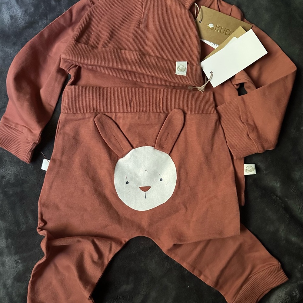 Adorable Bunnies by the Bay Kudaa Organic Cotton Baby Set in Paprika